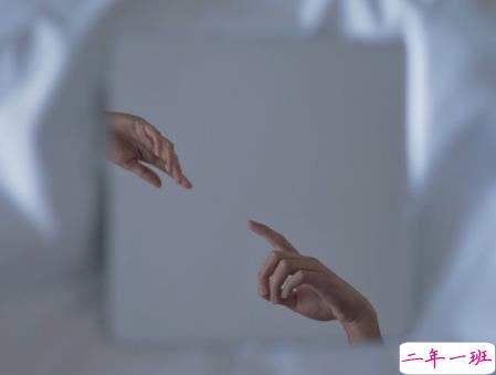 不明显暗恋男生的文案句子 很隐晦的表达爱意的句子2