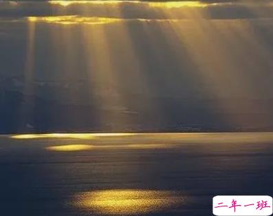 带着光的温柔又很好听的文案带图片 很唯美的又好听的语录2