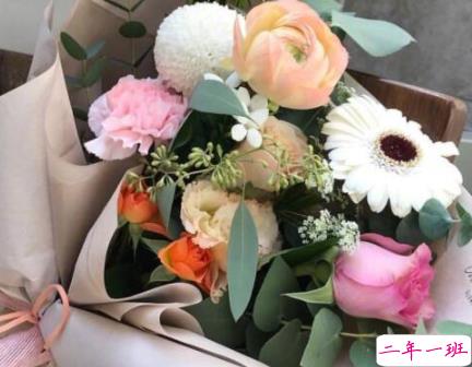 收到鲜花意想不到的心情说说 收到花的很开心的句子2