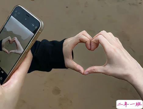 七夕秀恩爱的短句发朋友圈 2022情人节秀恩爱必备短句2