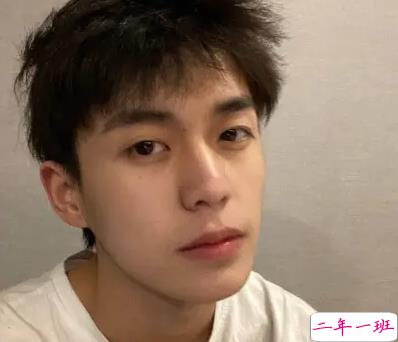 写给余庆伟的文案带图片 给余庆伟表白的句子1