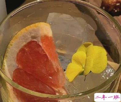 简单却很压抑的文案带图片 我在往前走为什么我还是会哭2