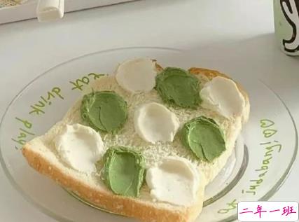 简单却很压抑的文案带图片 我在往前走为什么我还是会哭10